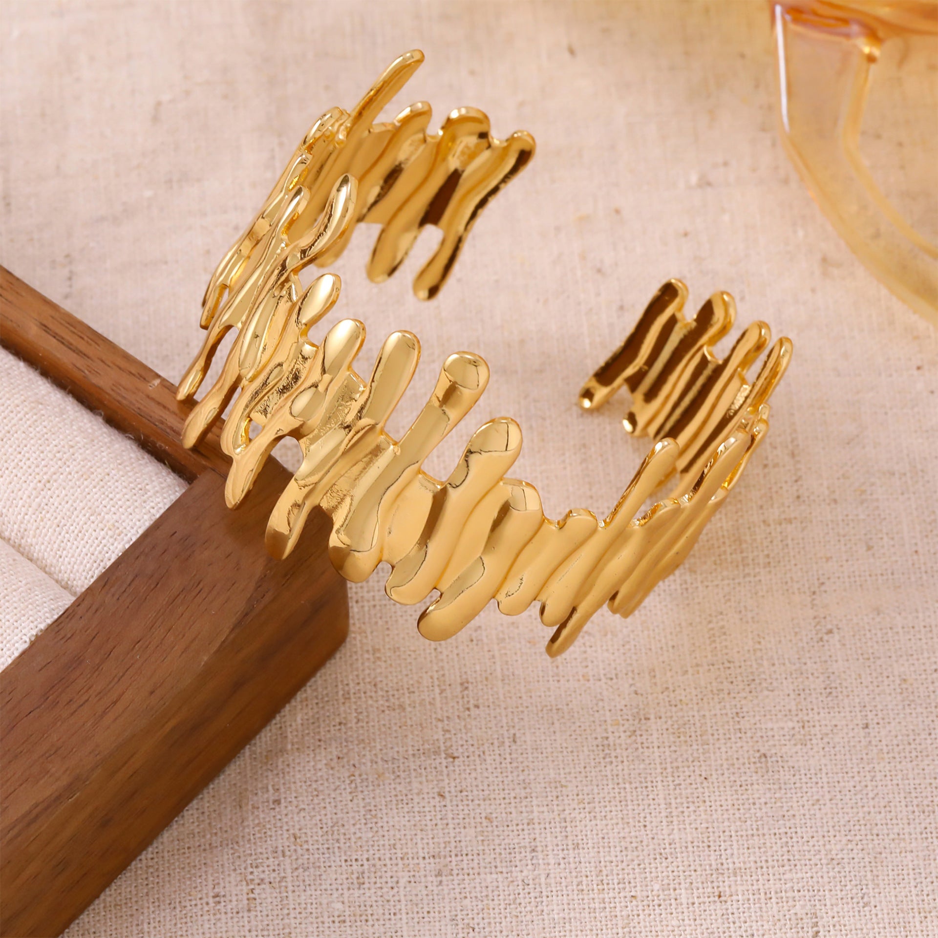 Geometric Electroplated Bangle For Women In 304 Stainless Steel With 0.03µm Golden Plated Finish