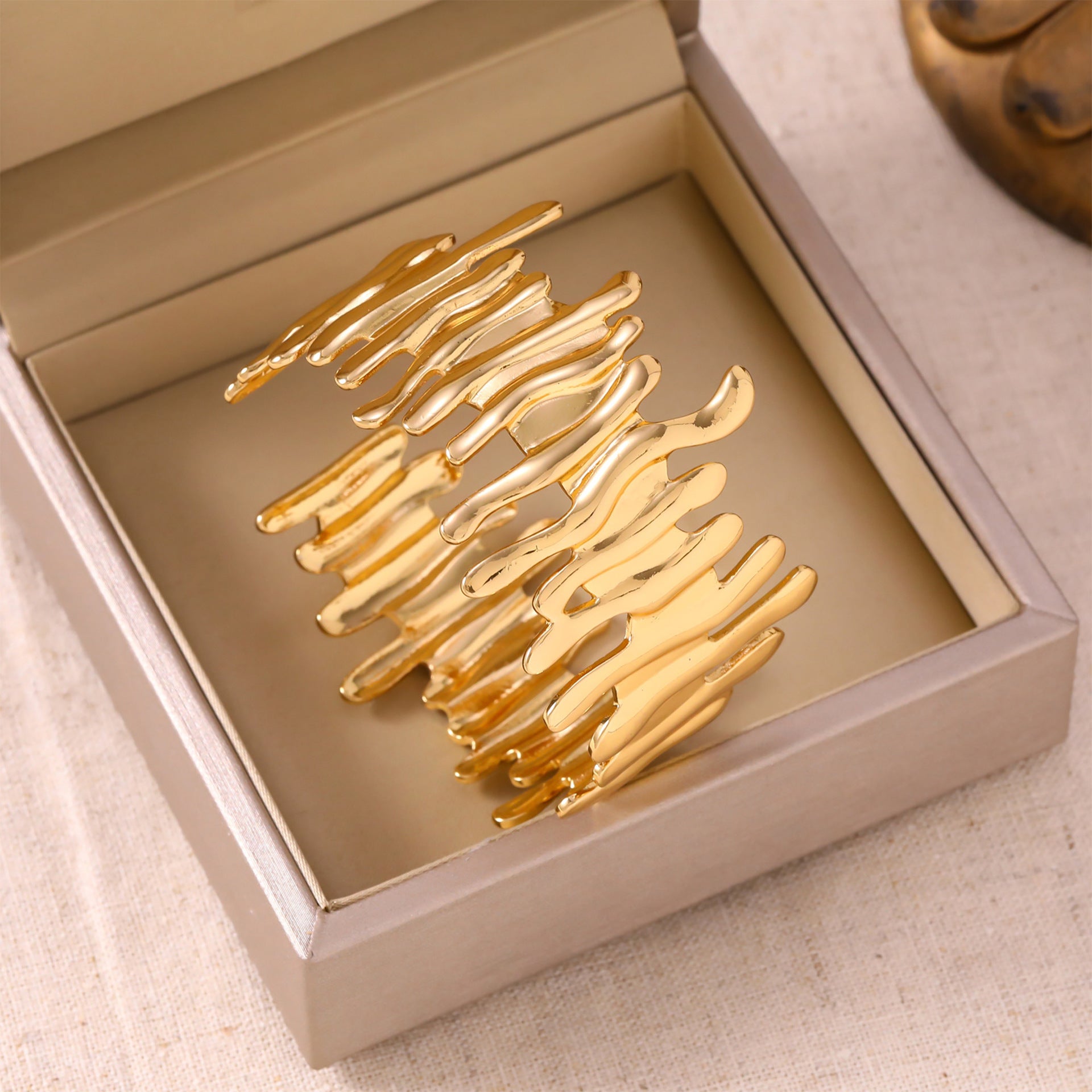 Geometric Electroplated Bangle For Women In 304 Stainless Steel With 0.03µm Golden Plated Finish