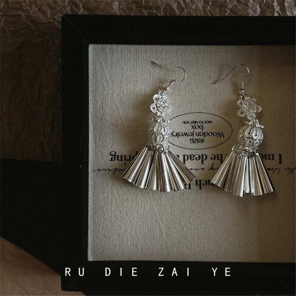 Ethnic Style Tassel Earrings For Women In Gold Alloy, 1 Pair