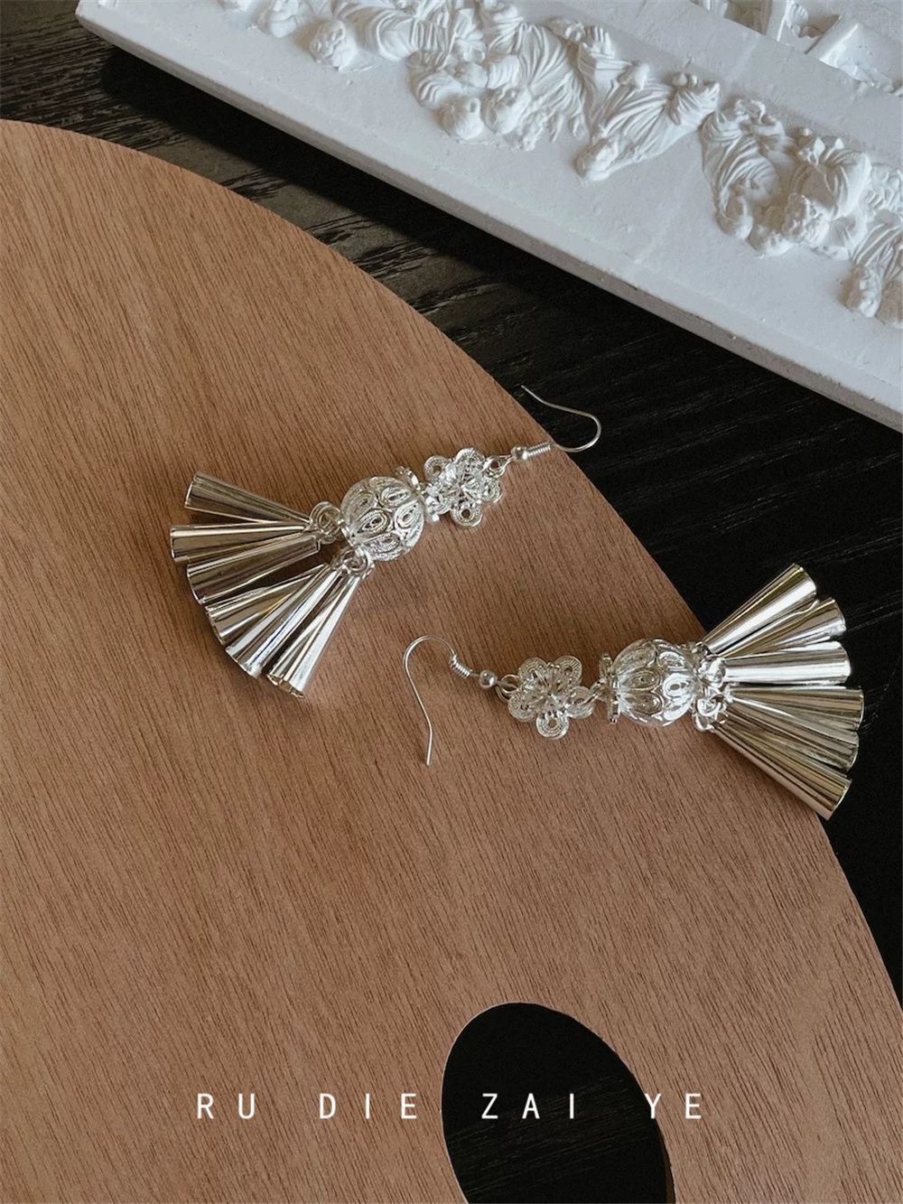 Ethnic Style Tassel Earrings For Women In Gold Alloy, 1 Pair