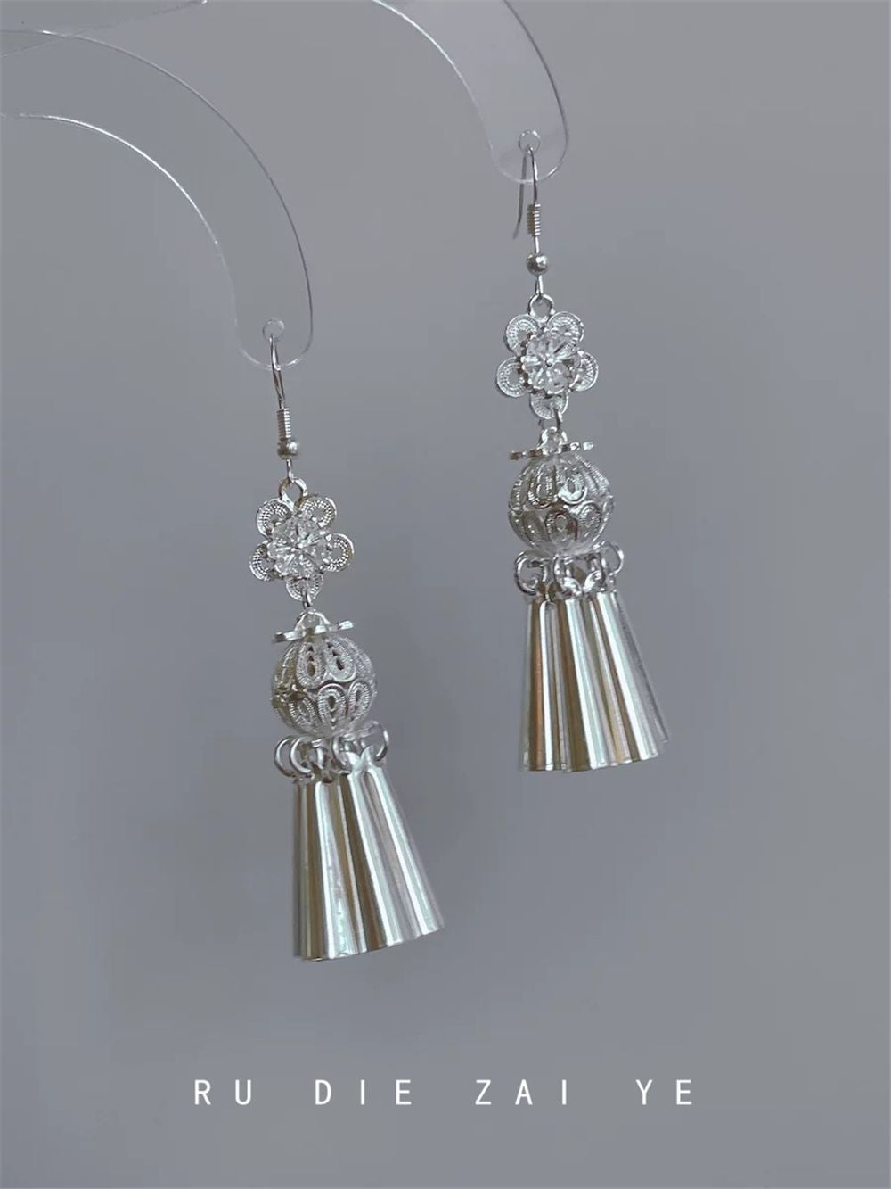 Ethnic Style Tassel Earrings For Women In Gold Alloy, 1 Pair