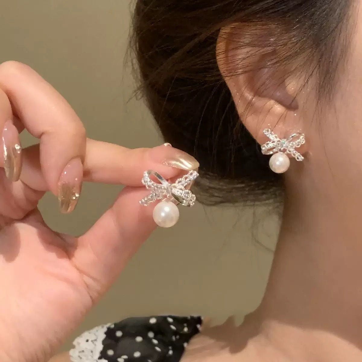 Elaborate Bow Tie Earrings For Women In Sweet Style With Electroplated Alloy And Artificial Pearl Inlay