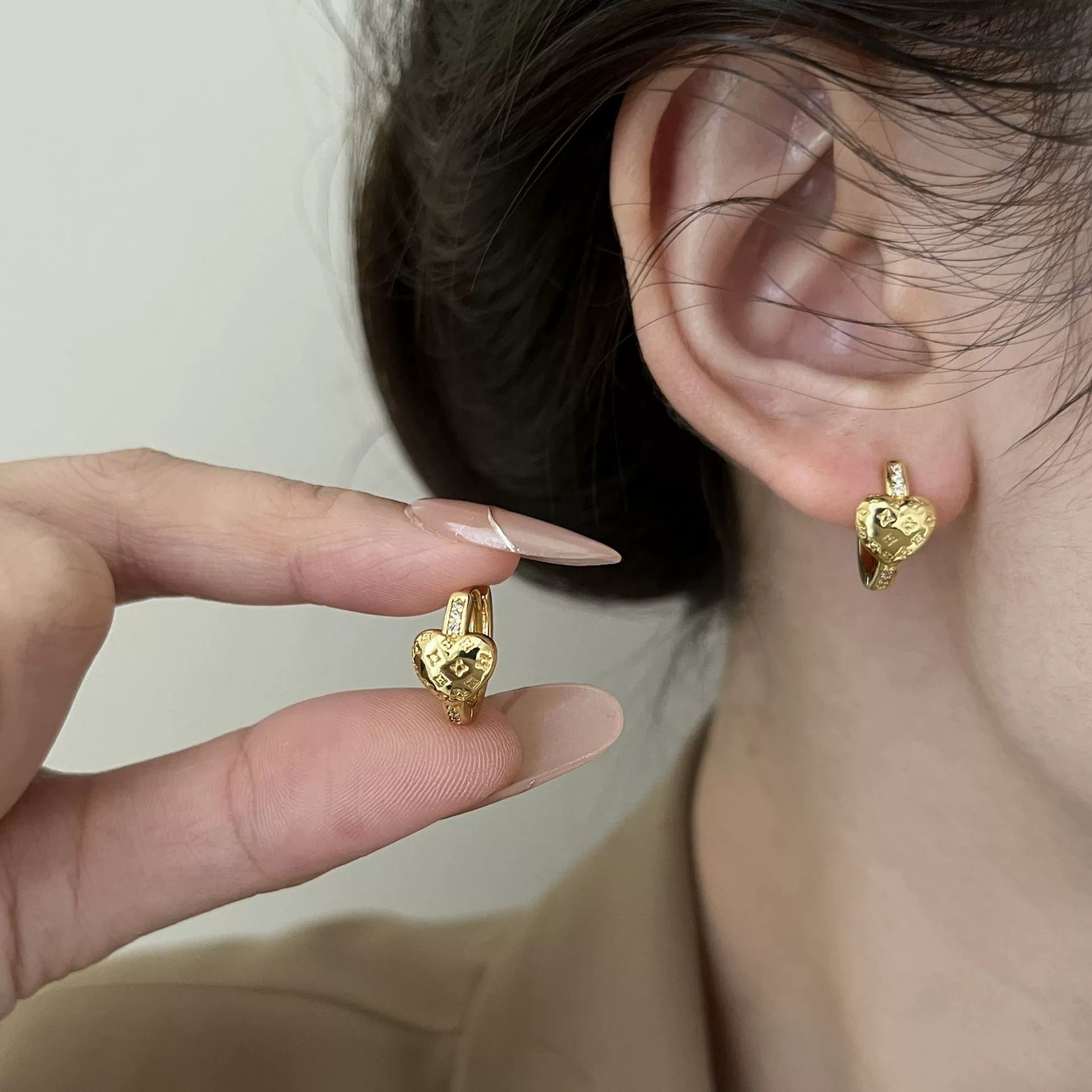 Heart Shape Stud Earrings For Women Featuring Copper Posts With Electroplated Gold And Zircon Inlay