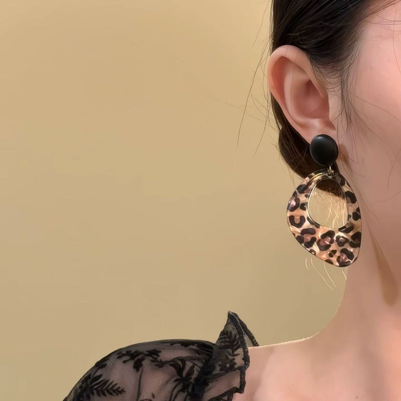 Leopard Print Earrings For Women In Coffer Color, Alloy Material Featuring Electroplated Craft And Retro Style