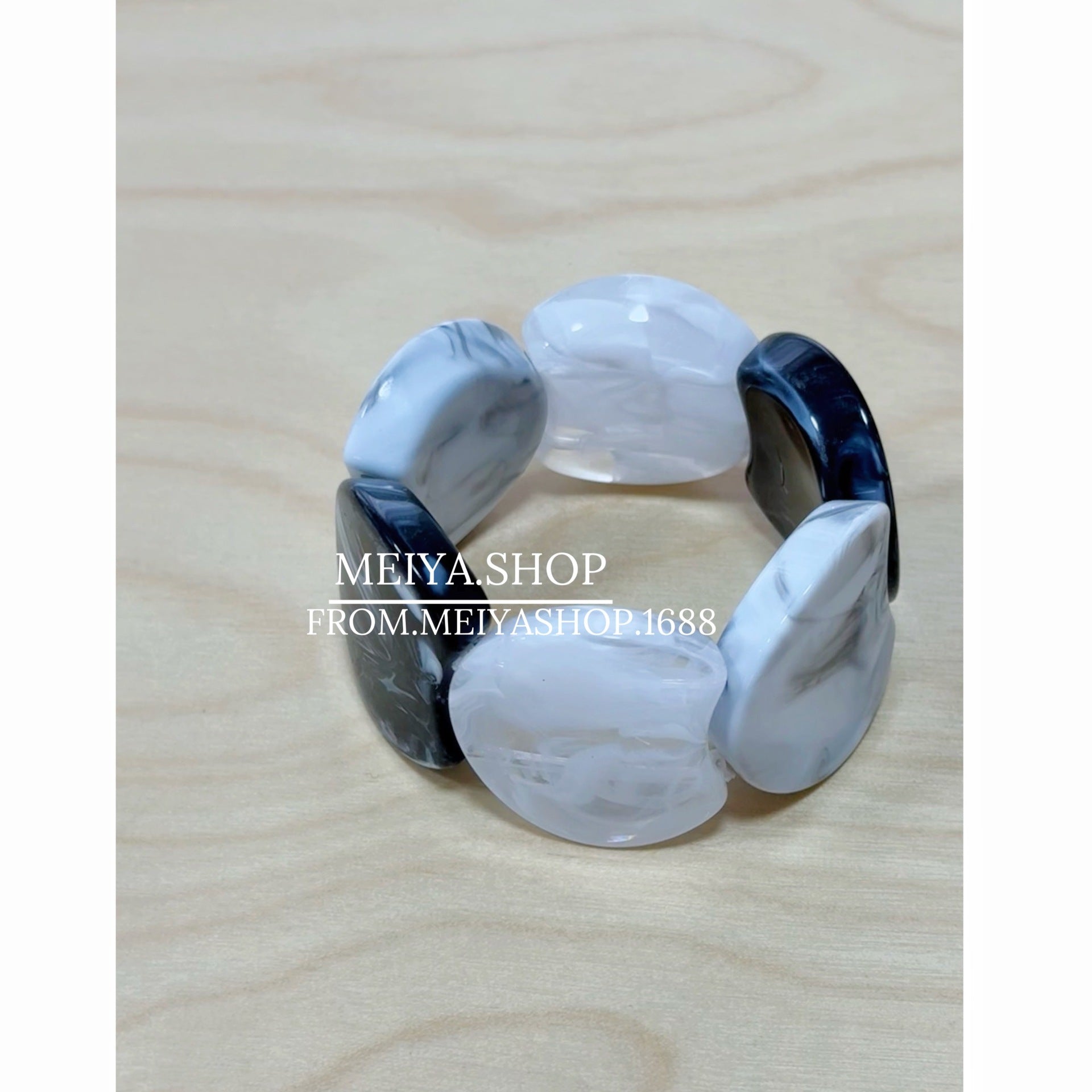 Exaggerated Geometric Resin Bangle Featuring Bold Design For Stylish Statement