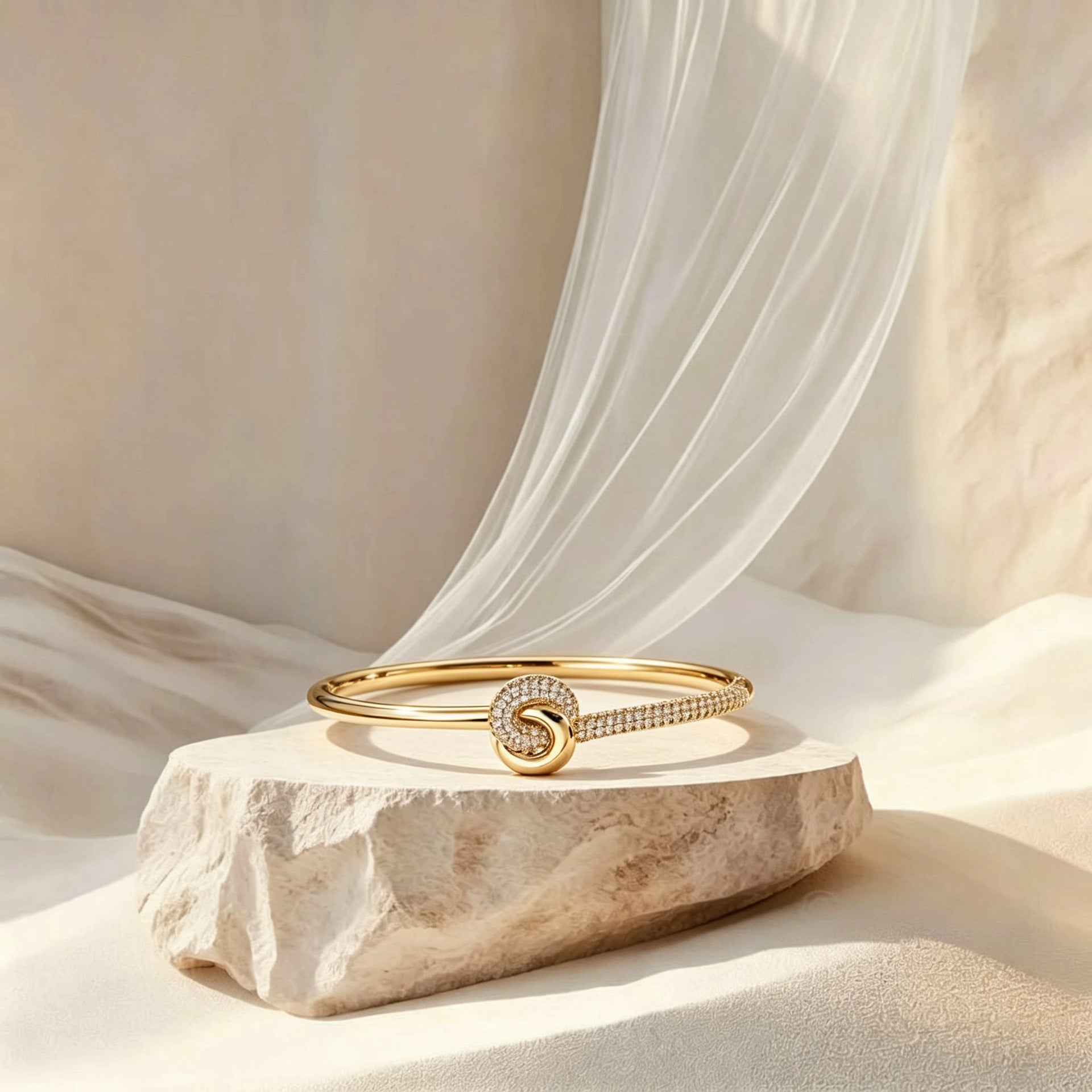 Luxurious Knot Bangle For Women In Electroplated Copper With Zircon Inlay