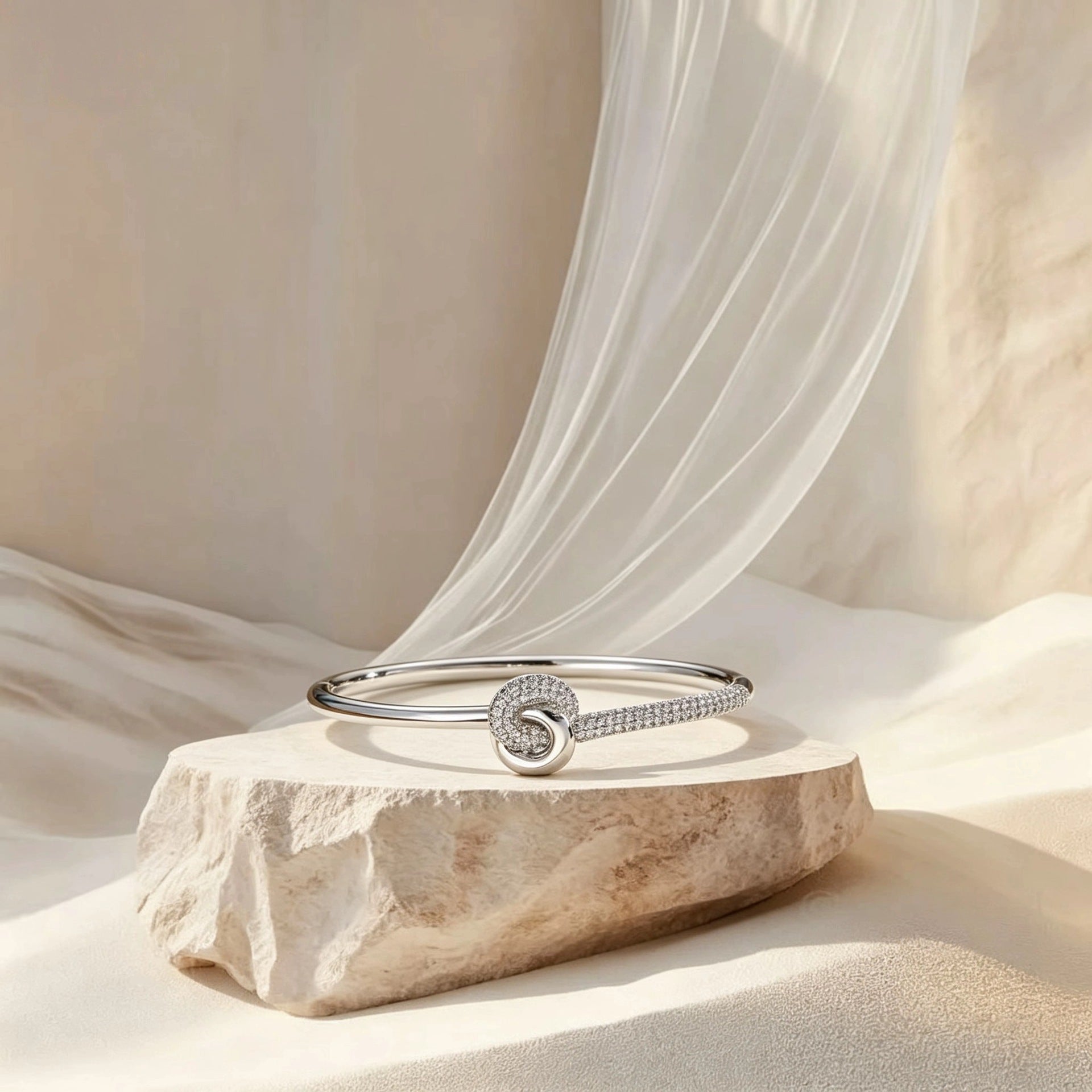 Luxurious Knot Bangle For Women In Electroplated Copper With Zircon Inlay