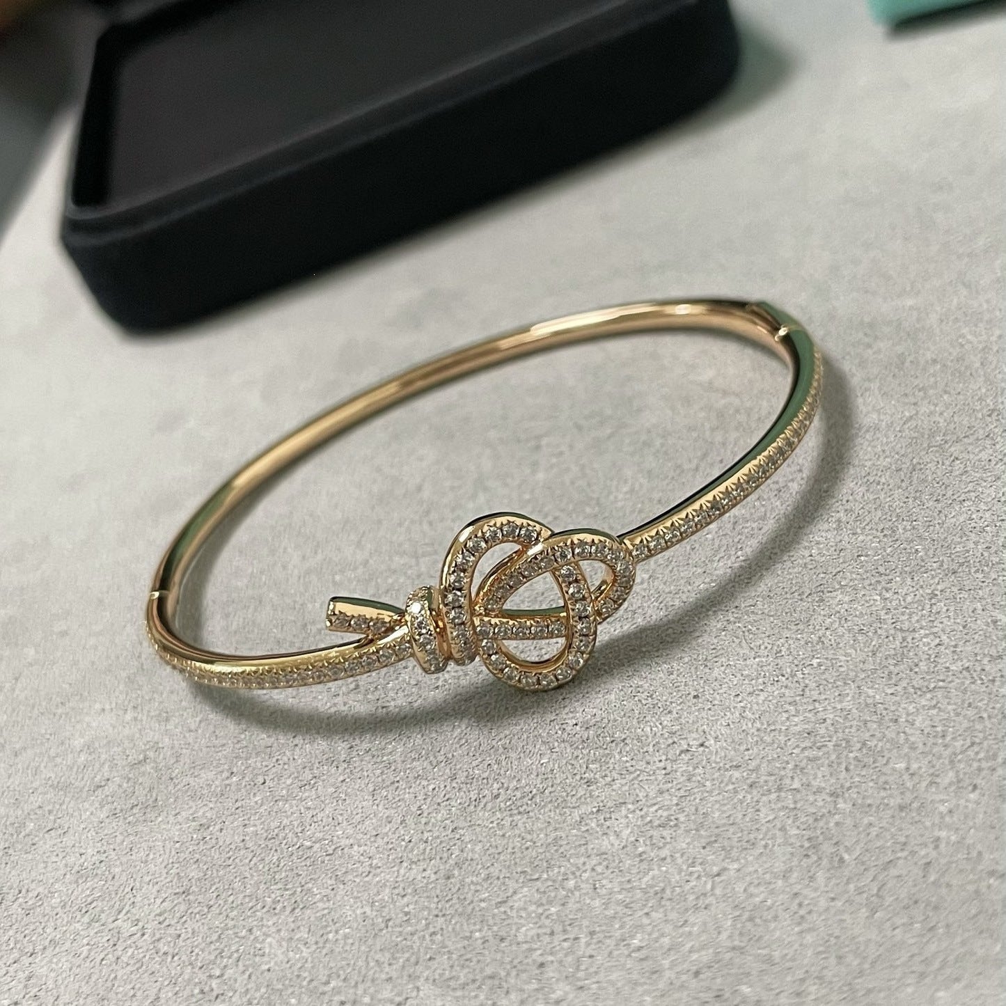 Handmade Rose Gold V Gold Bangle Featuring Elegant Craftsmanship