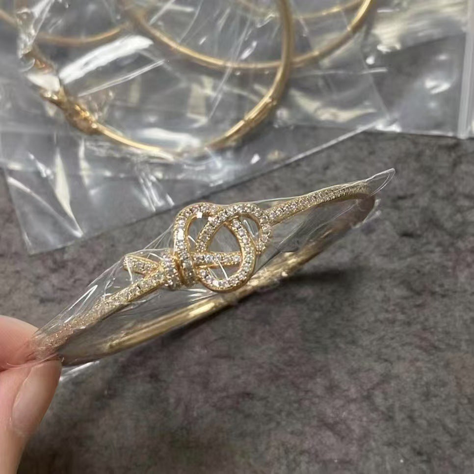 Handmade Rose Gold V Gold Bangle Featuring Elegant Craftsmanship