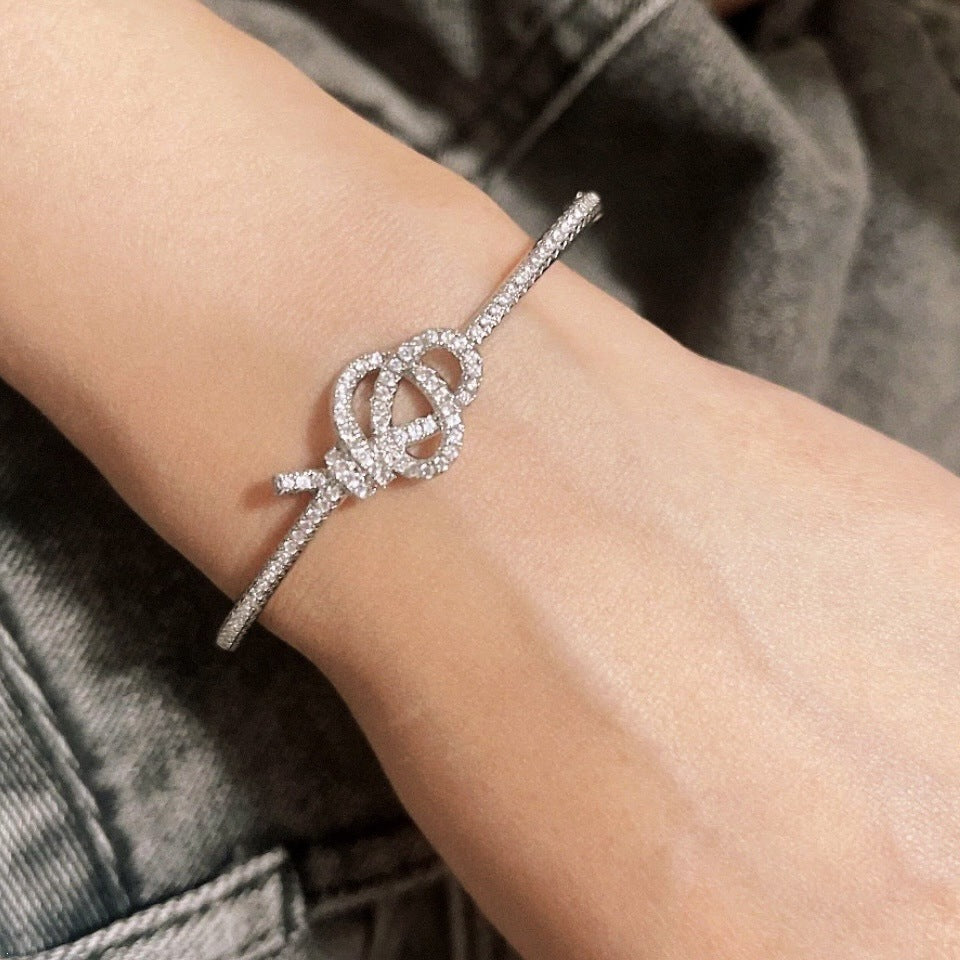 Handmade Rose Gold V Gold Bangle Featuring Elegant Craftsmanship