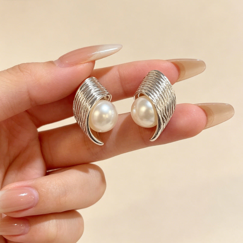 Heart Shape Tassel Earrings For Women With Copper Studs, Electroplated Alloy And Artificial Pearl Inlay