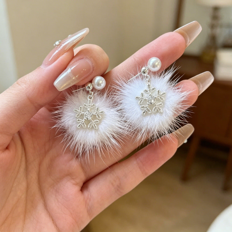 Heart Shape Tassel Earrings For Women With Copper Studs, Electroplated Alloy And Artificial Pearl Inlay
