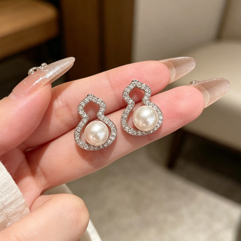 Heart Shape Tassel Earrings For Women With Copper Studs, Electroplated Alloy And Artificial Pearl Inlay