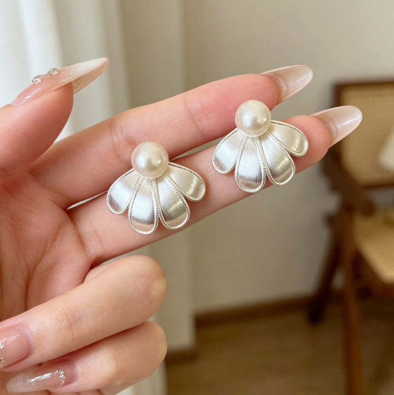 Heart Shape Tassel Earrings For Women With Copper Studs, Electroplated Alloy And Artificial Pearl Inlay