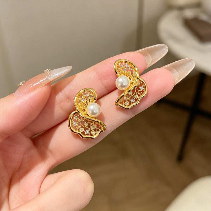Heart Shape Tassel Earrings For Women With Copper Studs, Electroplated Alloy And Artificial Pearl Inlay