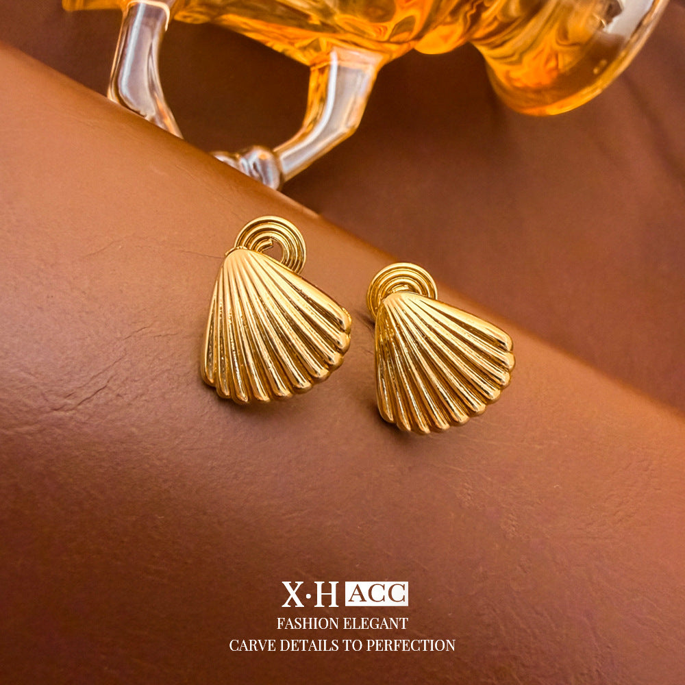 Elegant Heart Shape Clip Earrings For Women In Gold Alloy With Electroplated Finish And Artificial Pearl Inlay