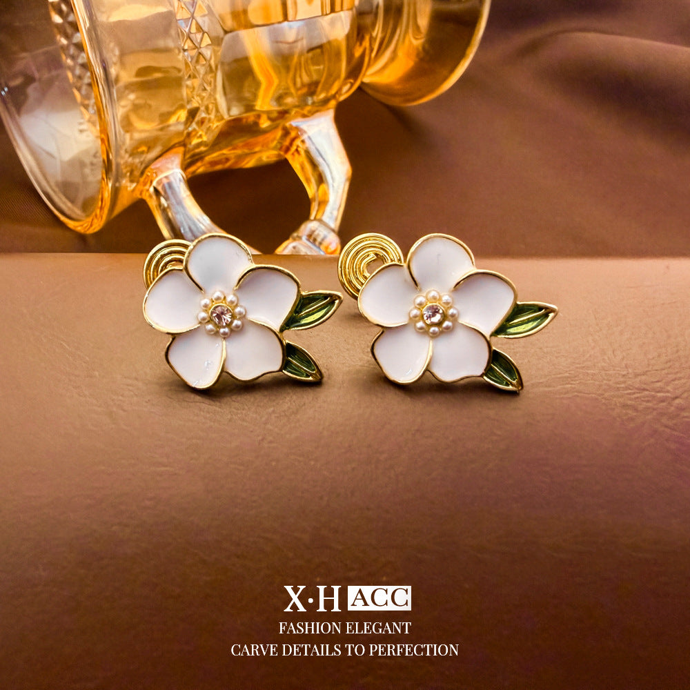 Elegant Heart Shape Clip Earrings For Women In Gold Alloy With Electroplated Finish And Artificial Pearl Inlay