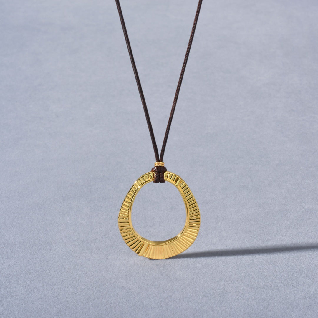 Luxurious Gold Circle Braid Pendant Necklace For Women With Copper Slider Chain