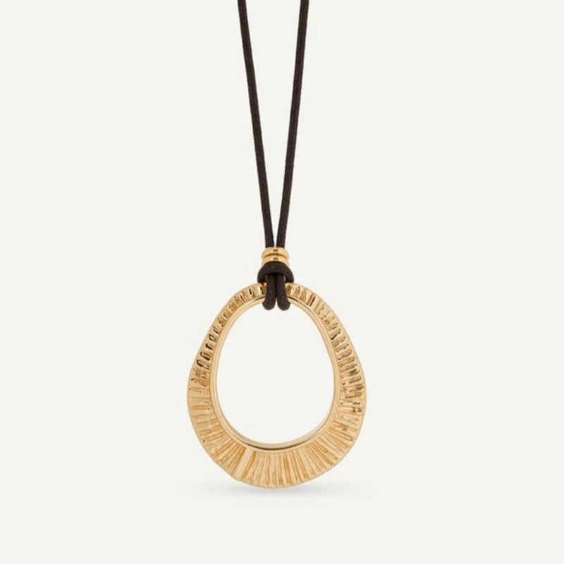 Luxurious Gold Circle Braid Pendant Necklace For Women With Copper Slider Chain
