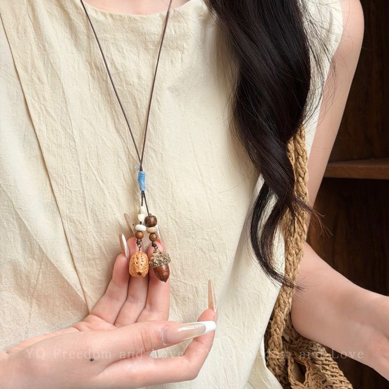 Ethnic Style Acrylic Plant Braid Necklace For Women With Woven Chain And Alloy Pendant