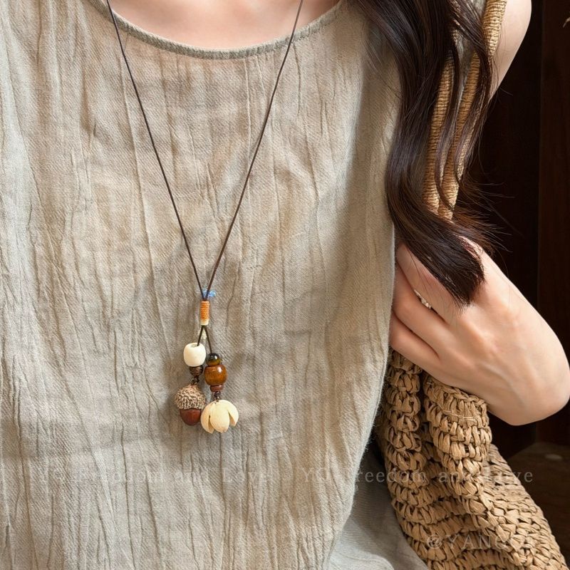 Ethnic Style Acrylic Plant Braid Necklace For Women With Woven Chain And Alloy Pendant