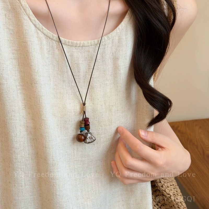 Ethnic Style Acrylic Plant Braid Necklace For Women With Woven Chain And Alloy Pendant