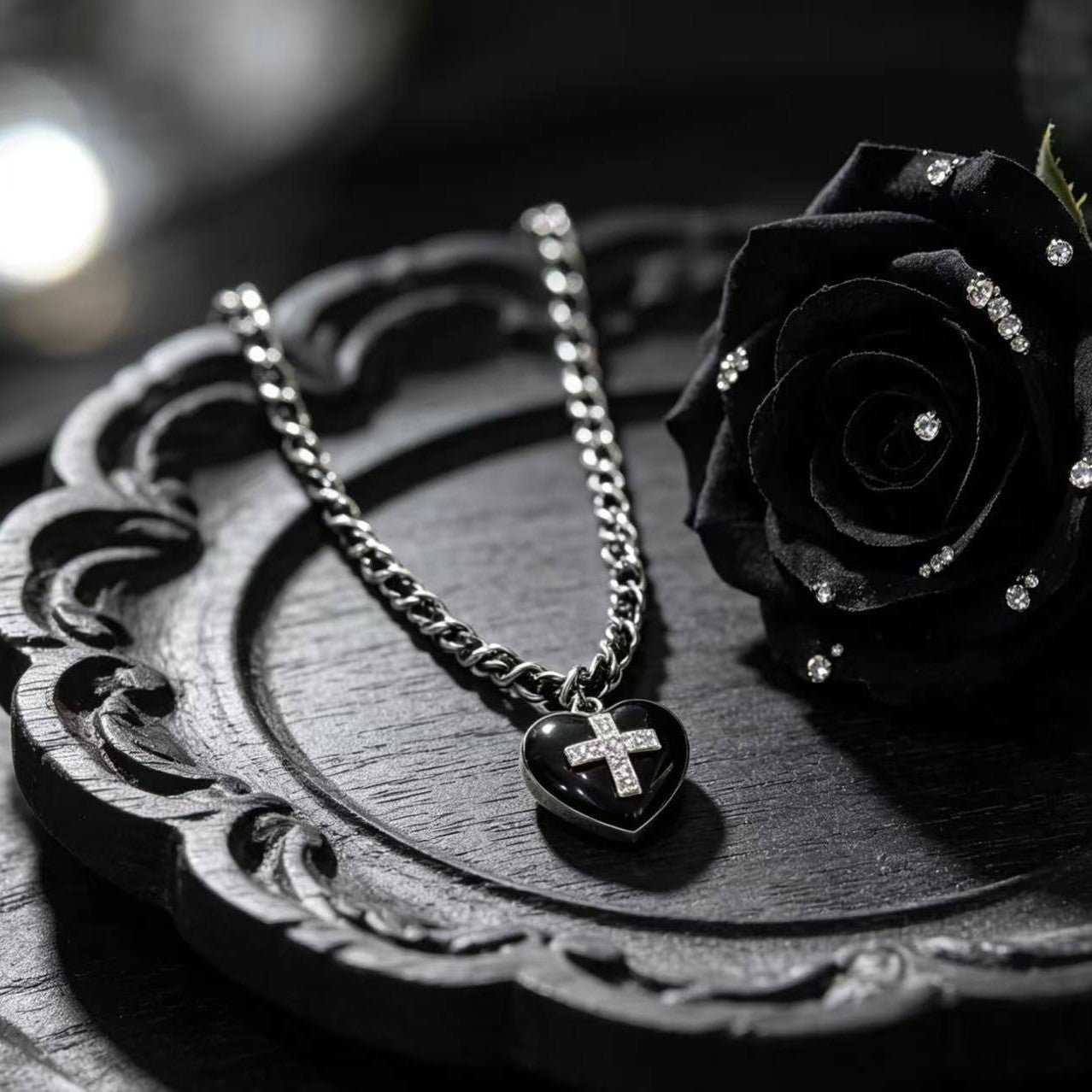 Heart Shape Braid Choker For Women With Woven Leather Rope Chain And Alloy Pendant Necklace
