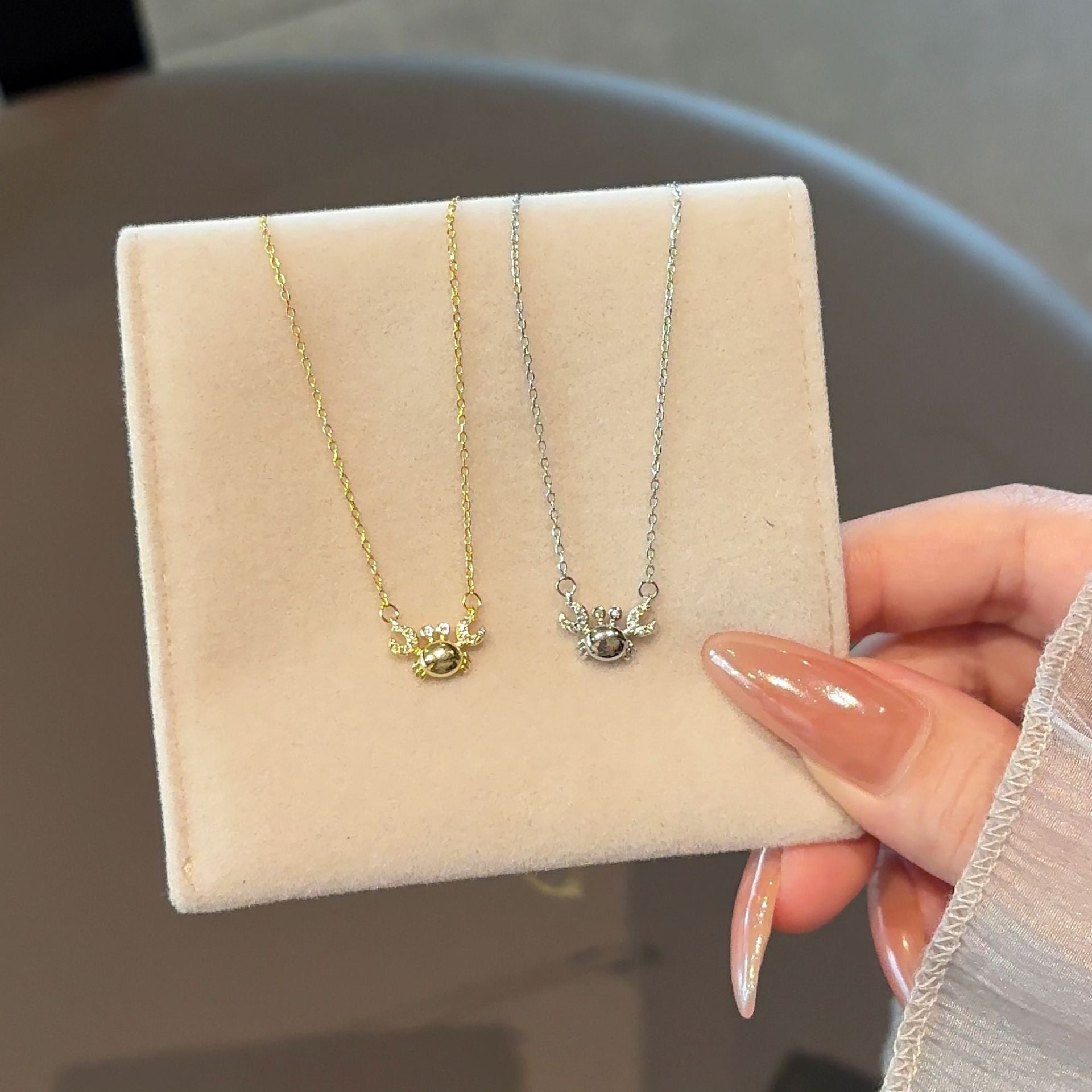 Cute Silver Crab Necklace For Women In 925 Sterling Silver With Zircon Inlay And Cable Chain