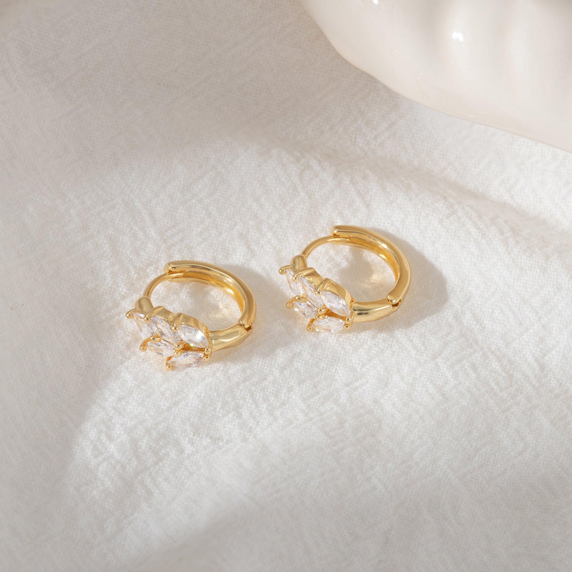Leaves Pattern Hoop Earrings For Women In Simple Style, Copper Material With Zircon Inlay, Available In Gold