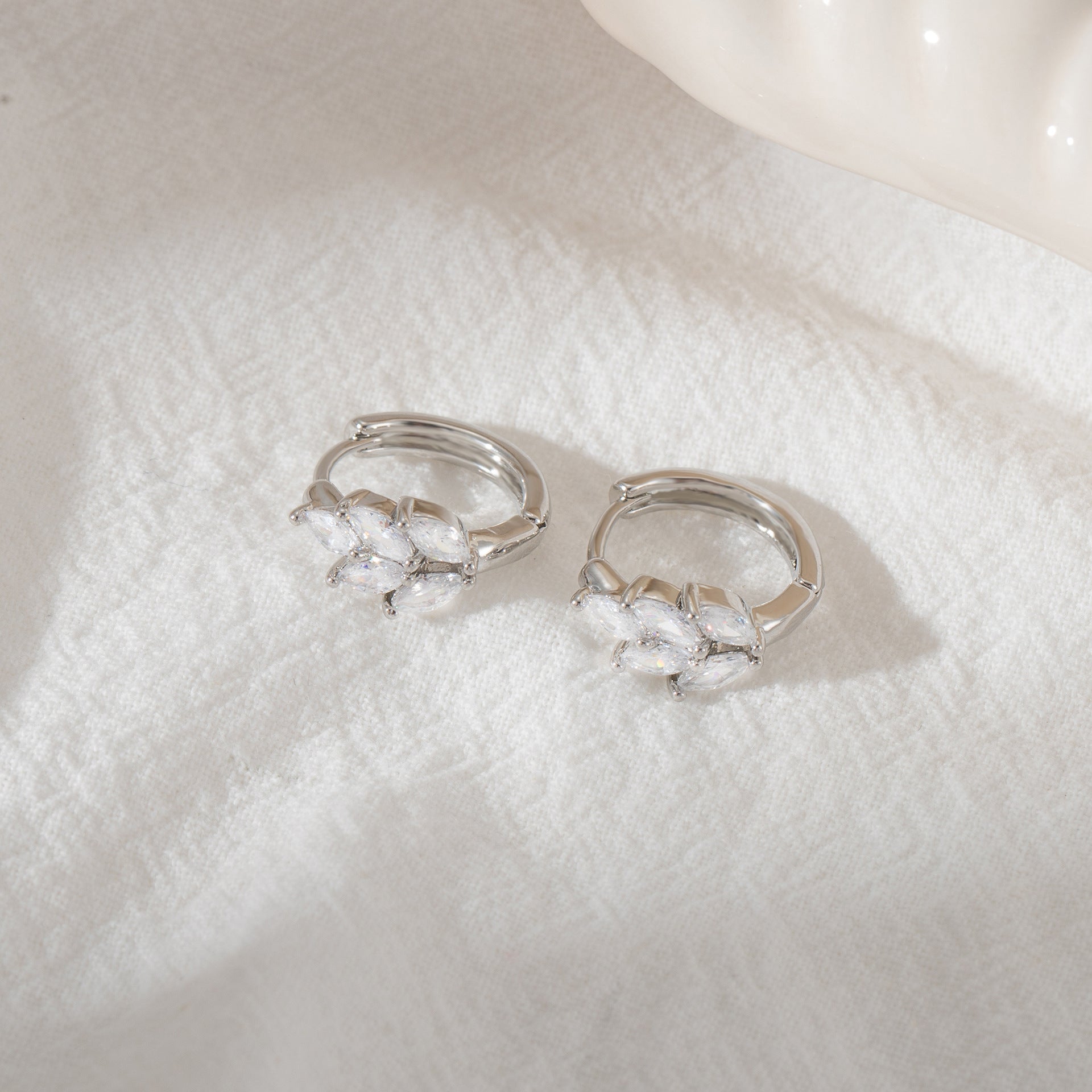 Leaves Pattern Hoop Earrings For Women In Simple Style, Copper Material With Zircon Inlay, Available In Gold