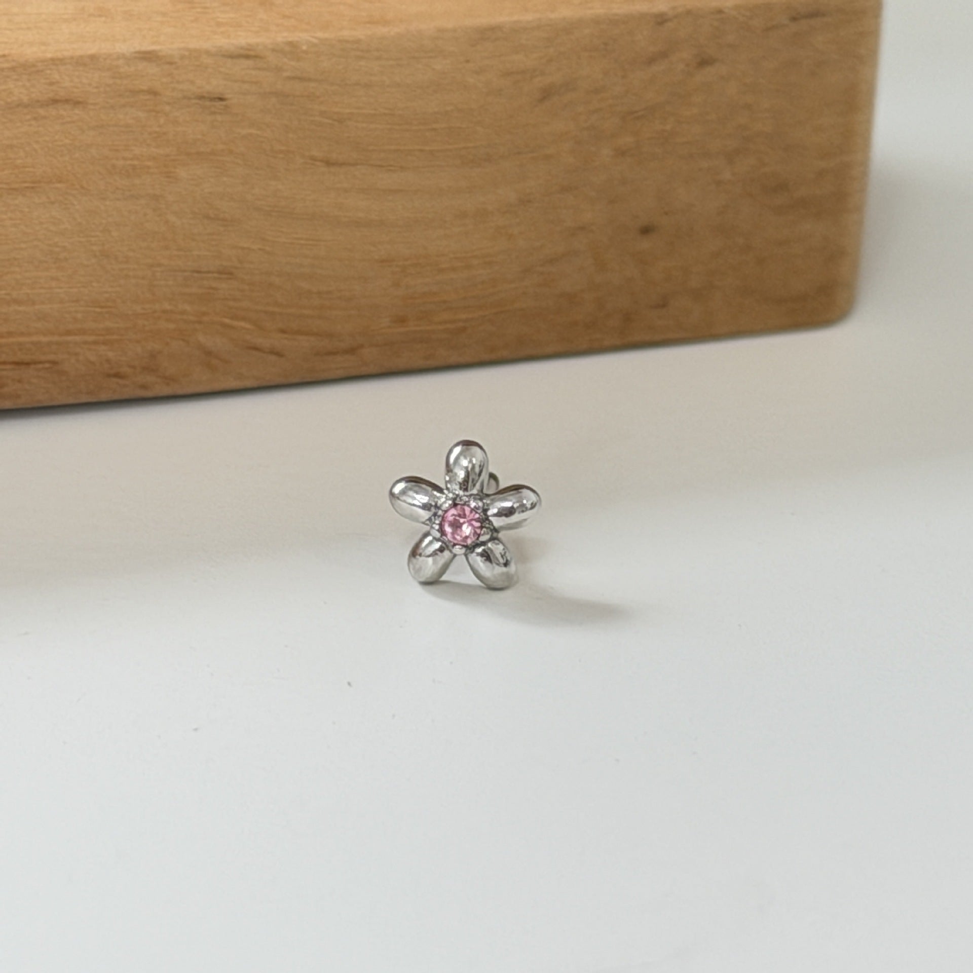 Cute Flowers Stud Earrings For Women With Titanium Steel Posts And Zircon Inlay In Copper