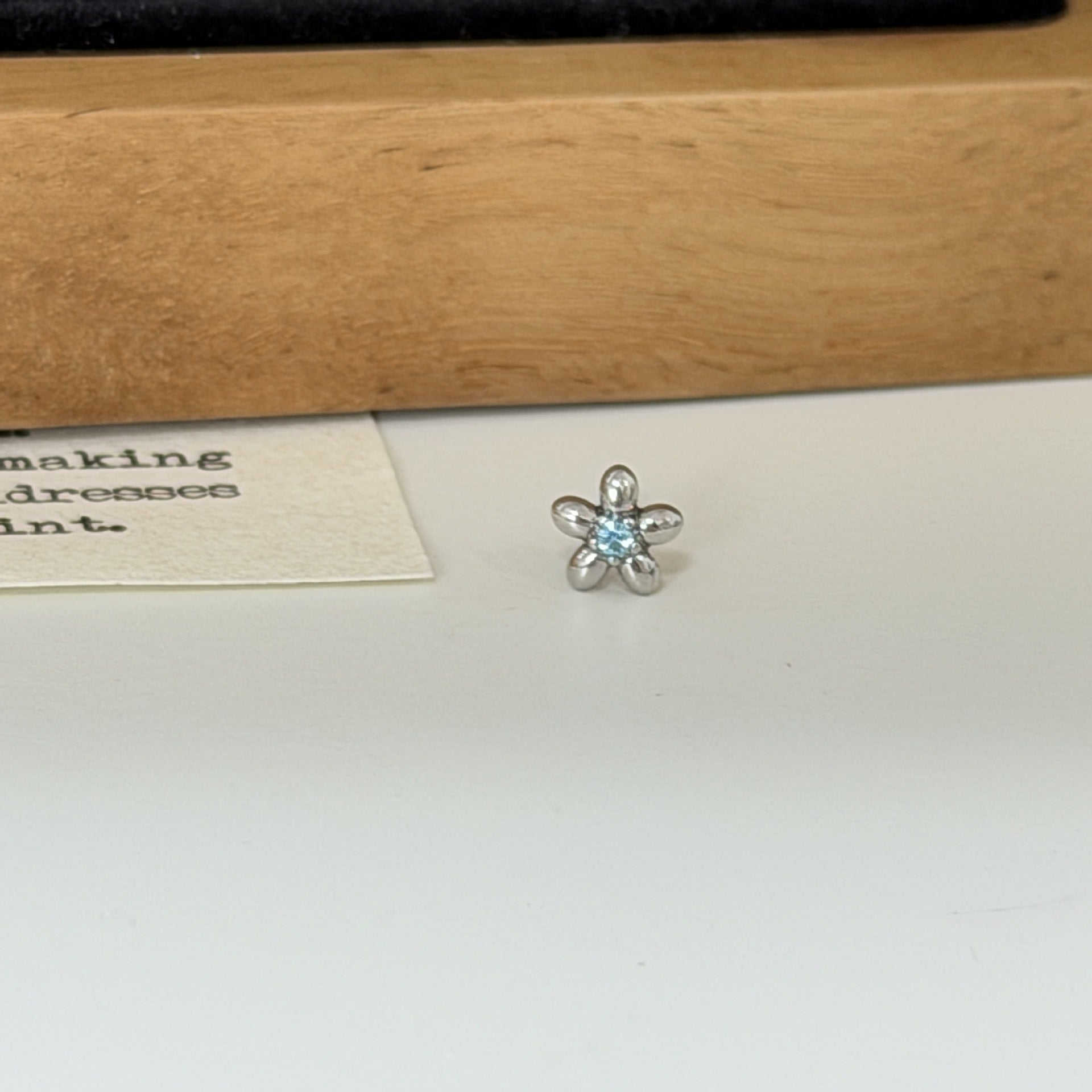 Cute Flowers Stud Earrings For Women With Titanium Steel Posts And Zircon Inlay In Copper