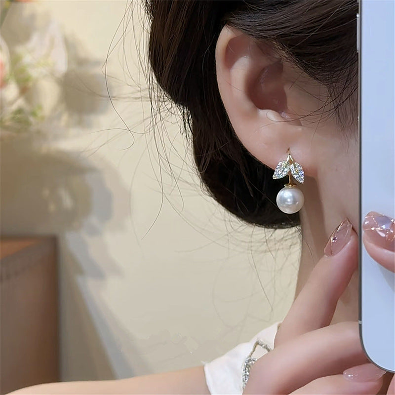Luxurious Leaf Earrings For Women Featuring Imitation Pearl And Zircon With Electroplated Finish And Copper Ear Pins
