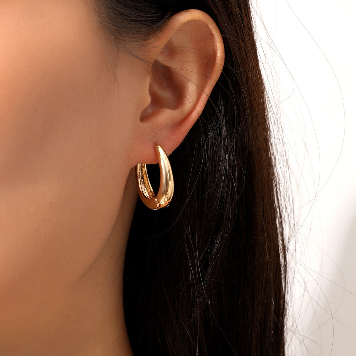 Oval Gold Earrings For Women Featuring Copper Posts With Simple Style Design