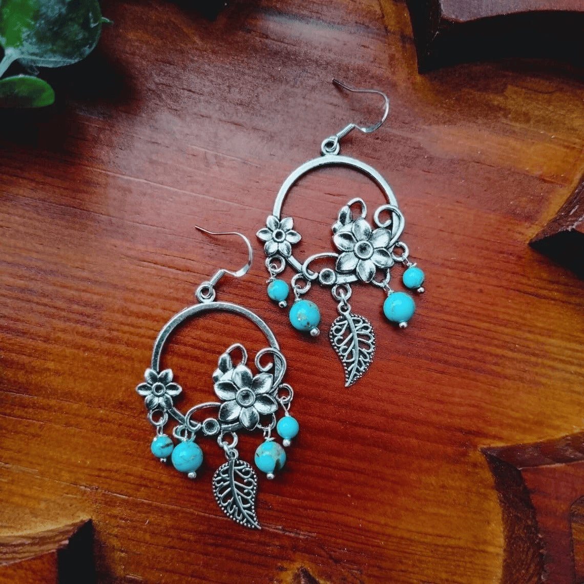 Bohemian Silver Flowers Dangling Earrings For Women With Beading Craft And Gem Inlay, Made Of Zinc Alloy