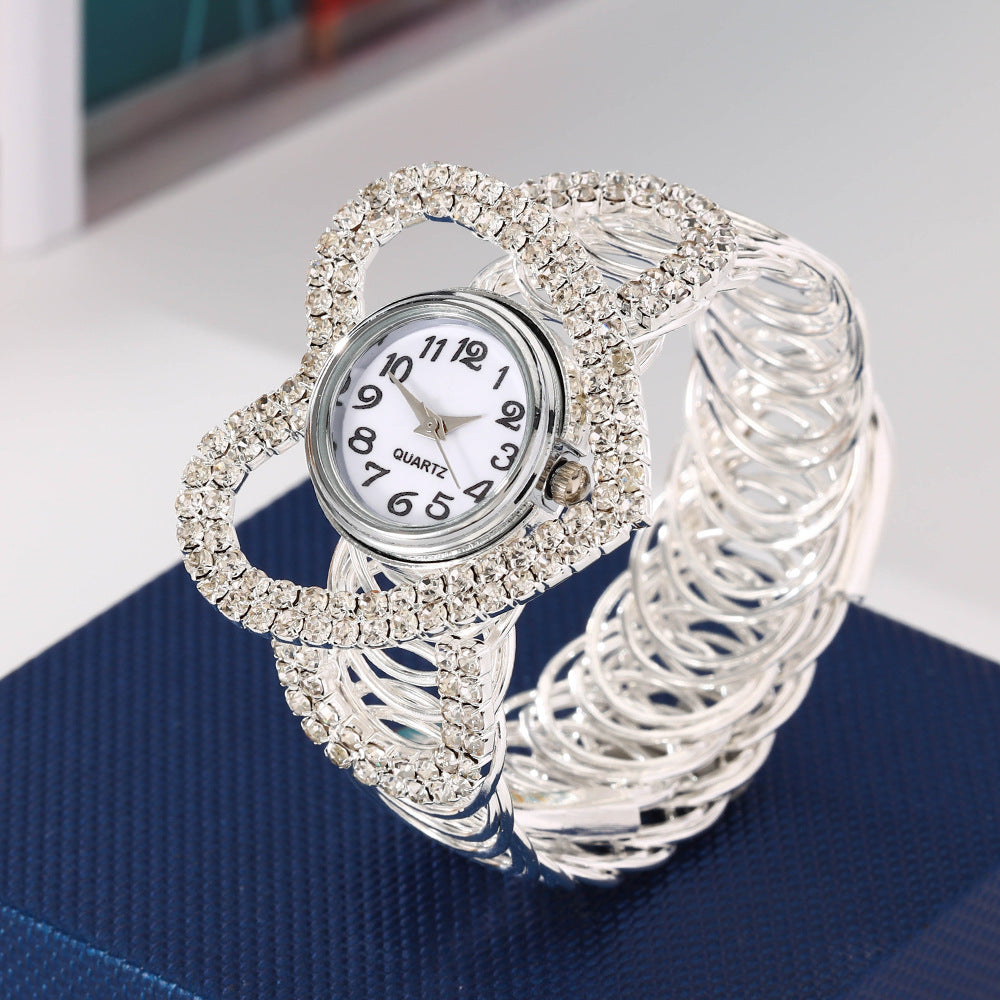 Heart Shape Inlay Rhinestones Bracelet Watch For Women With Electroplated Gold Plating, Featuring Sparkling Rhinestone Design