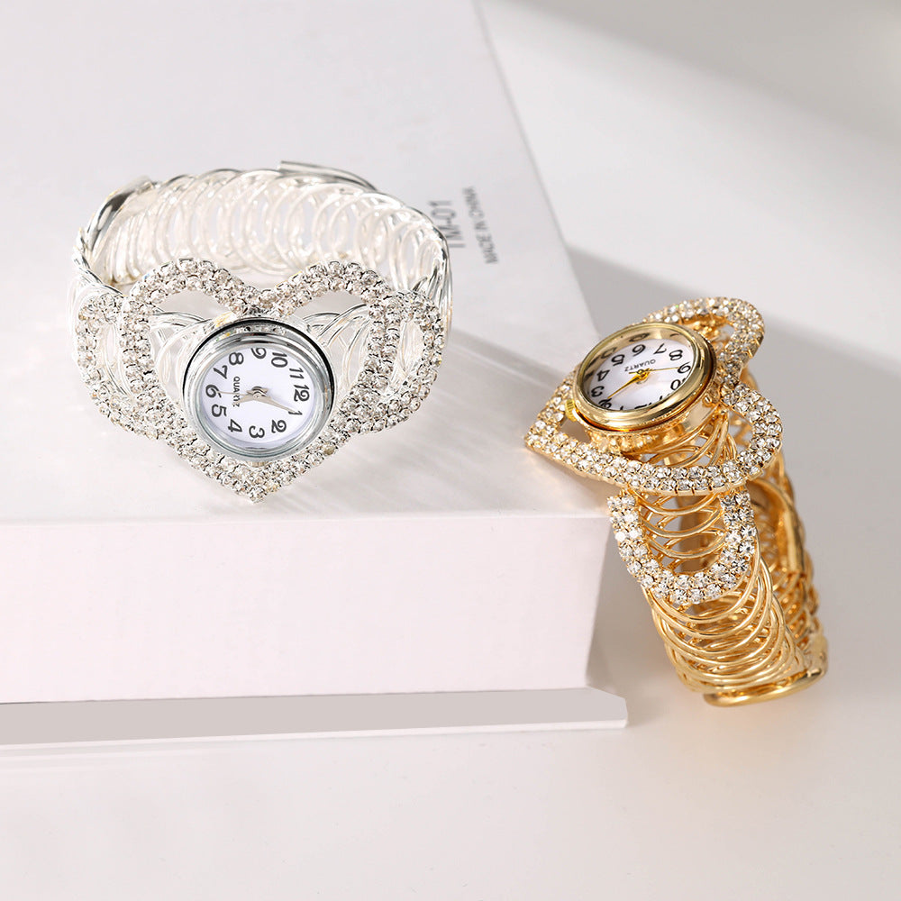 Heart Shape Inlay Rhinestones Bracelet Watch For Women With Electroplated Gold Plating, Featuring Sparkling Rhinestone Design