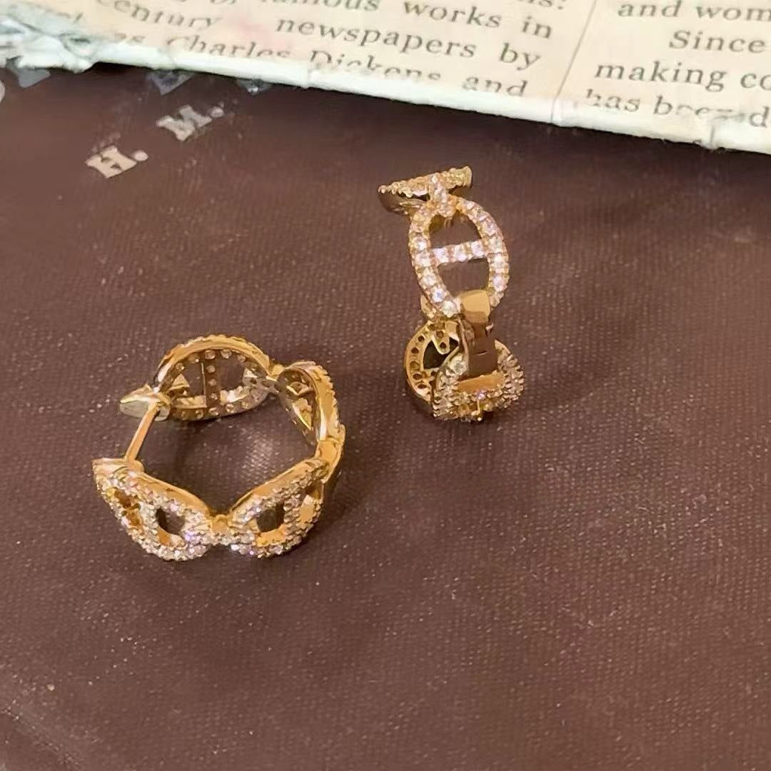 Crown Stud Earrings For Women In Copper With Electroplated Gold Plating And Zircon Inlay
