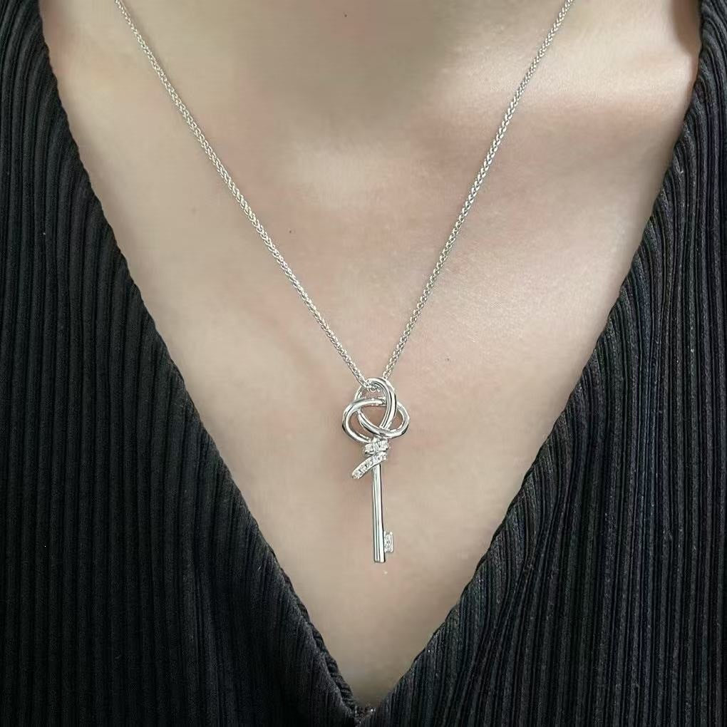 V Gold Key Necklace With Zircon Inlay On Twisted Rope Chain, Sweet Style For Women