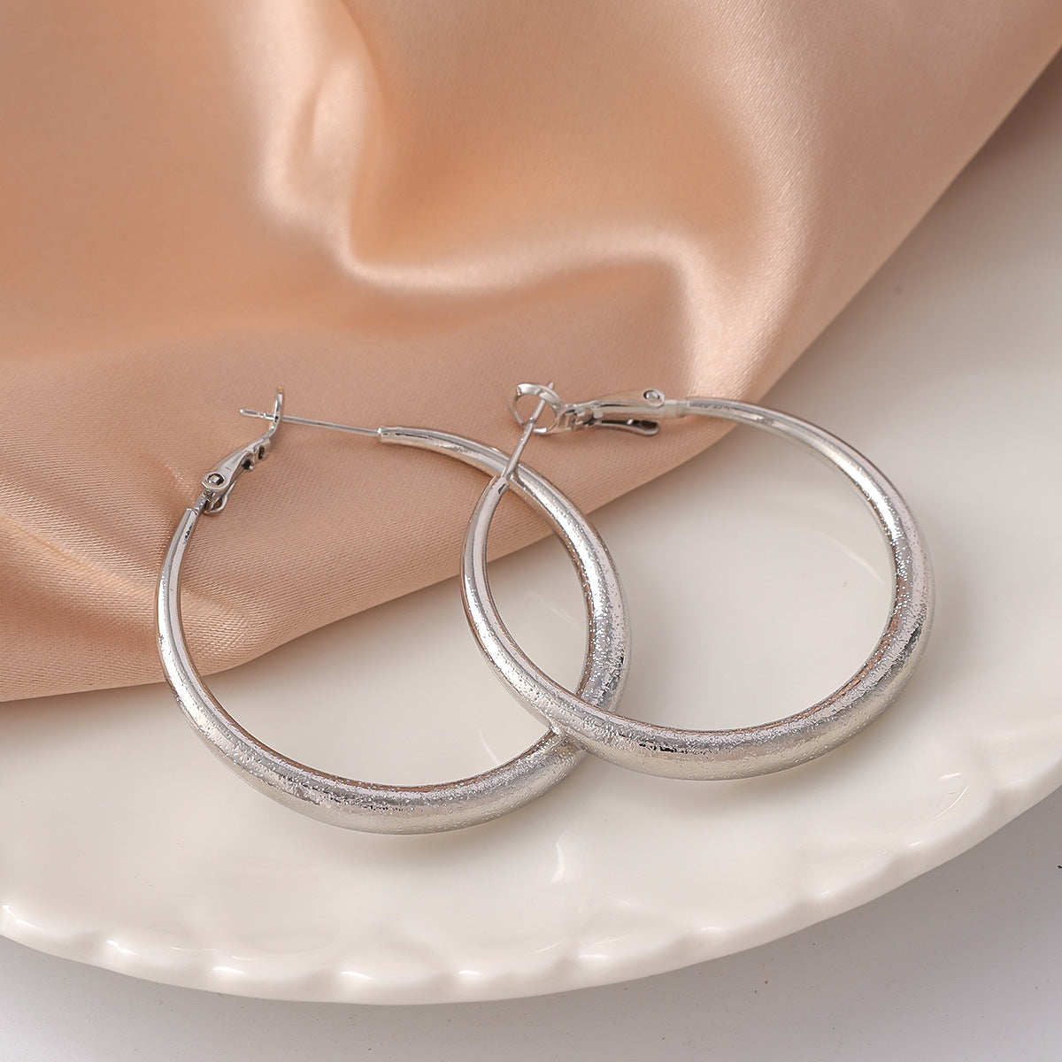 Gold Circle Earrings For Women With Copper Ear Pins Featuring Exaggerated Style