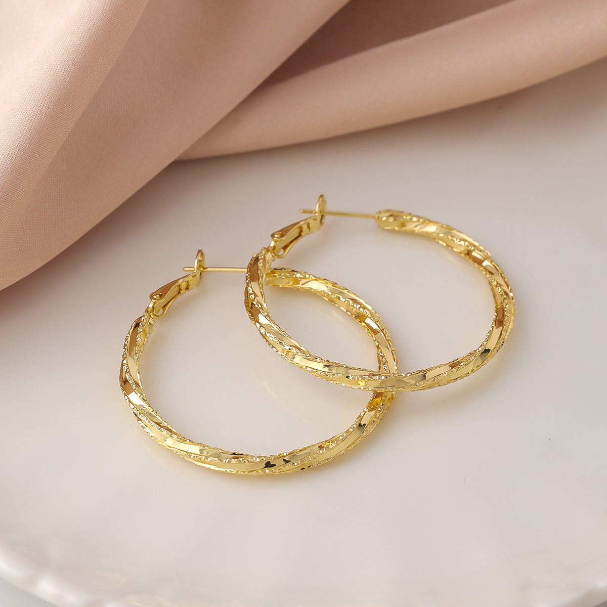 Gold Circle Earrings For Women With Copper Ear Pins Featuring Exaggerated Style