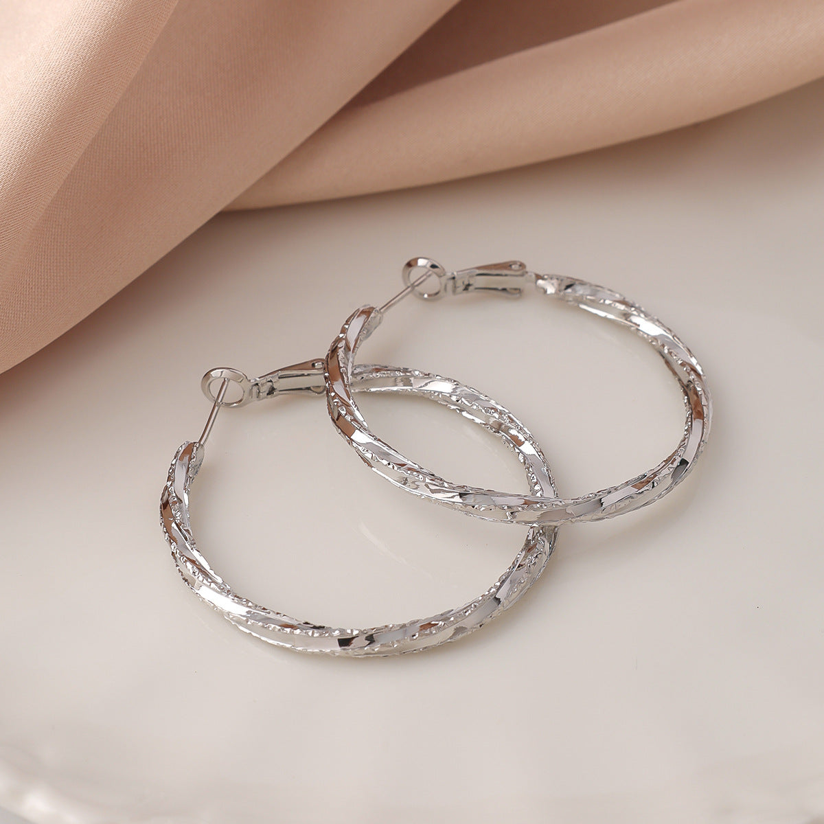 Gold Circle Earrings For Women With Copper Ear Pins Featuring Exaggerated Style