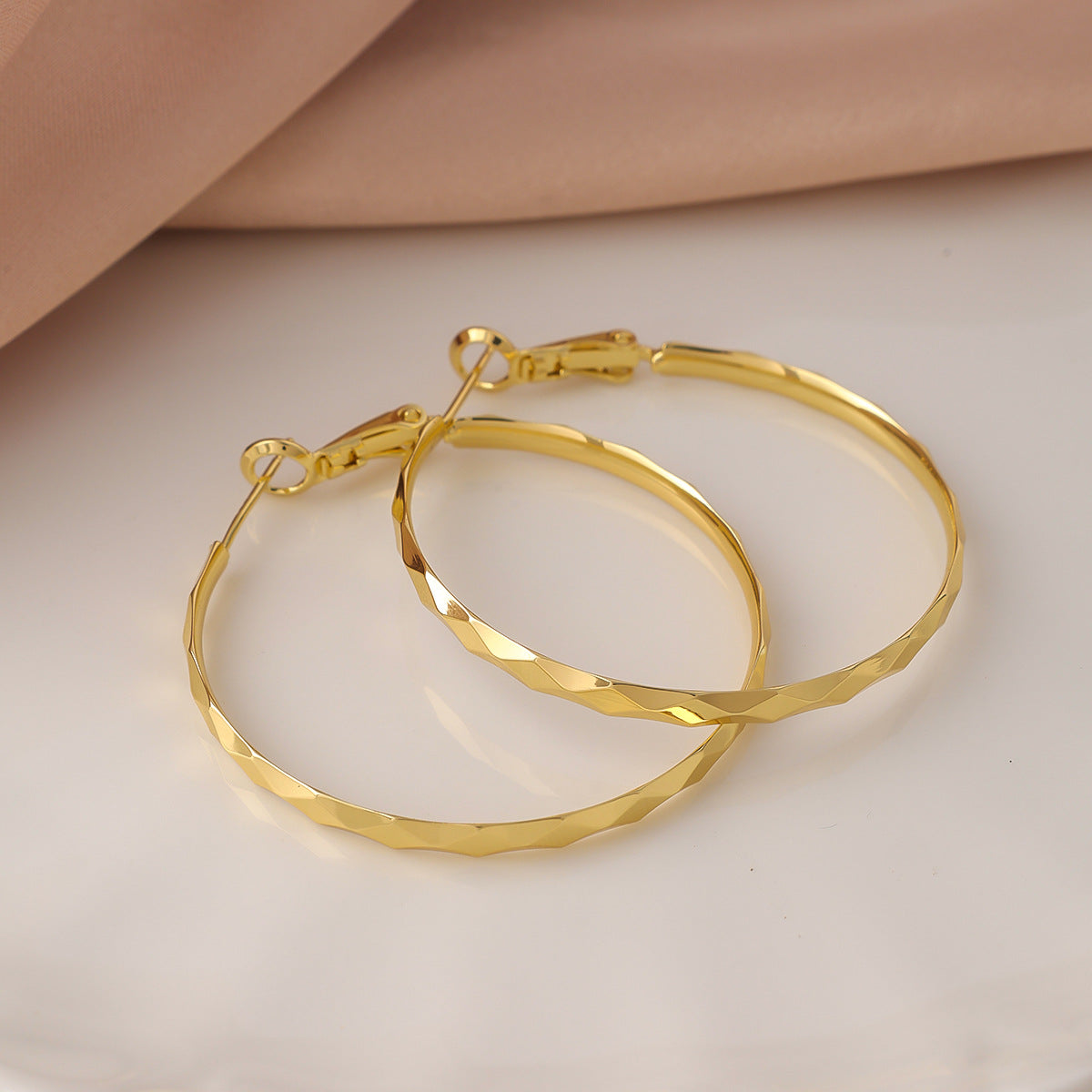 Gold Circle Earrings For Women With Copper Ear Pins Featuring Exaggerated Style