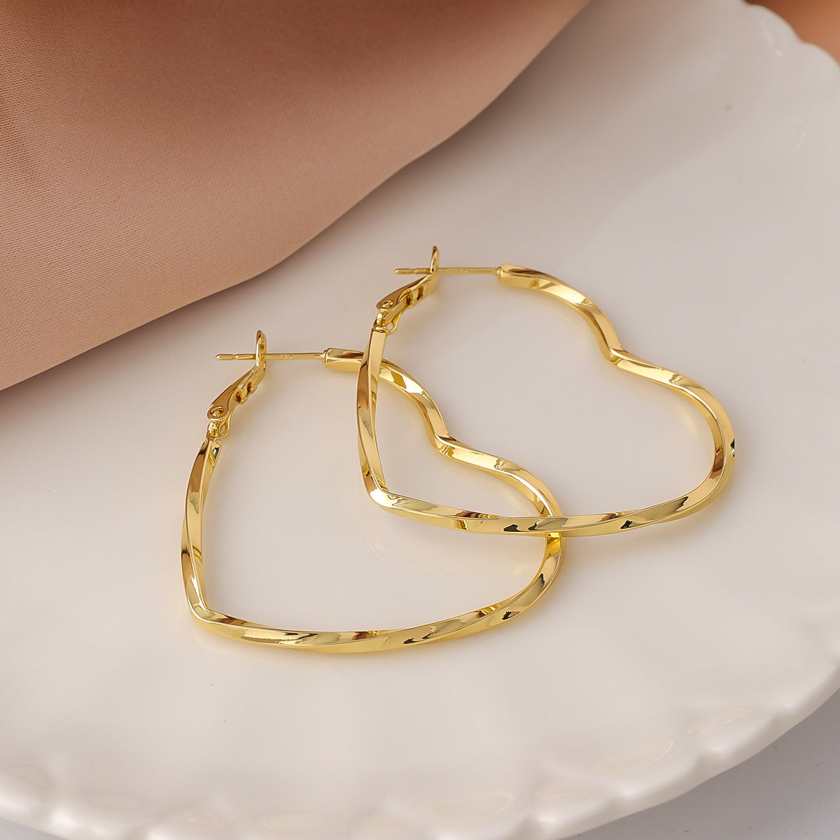 Gold Circle Earrings For Women With Copper Ear Pins Featuring Exaggerated Style