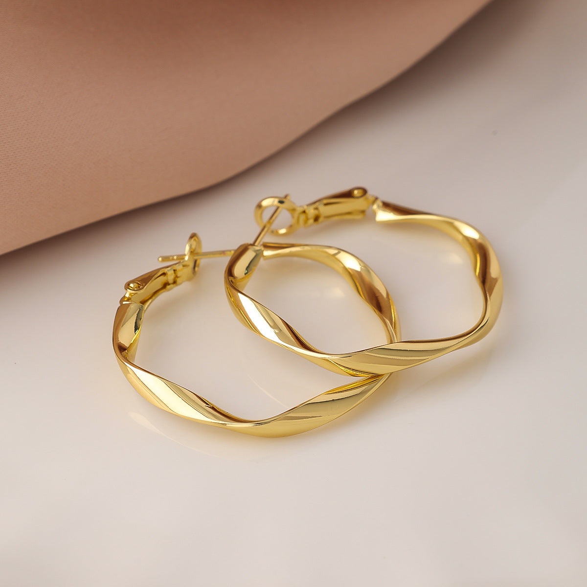 Gold Circle Earrings For Women With Copper Ear Pins Featuring Exaggerated Style