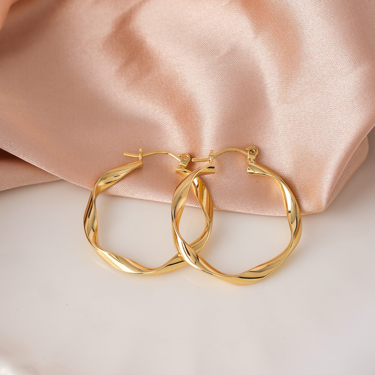 Gold Circle Earrings For Women With Copper Ear Pins Featuring Exaggerated Style