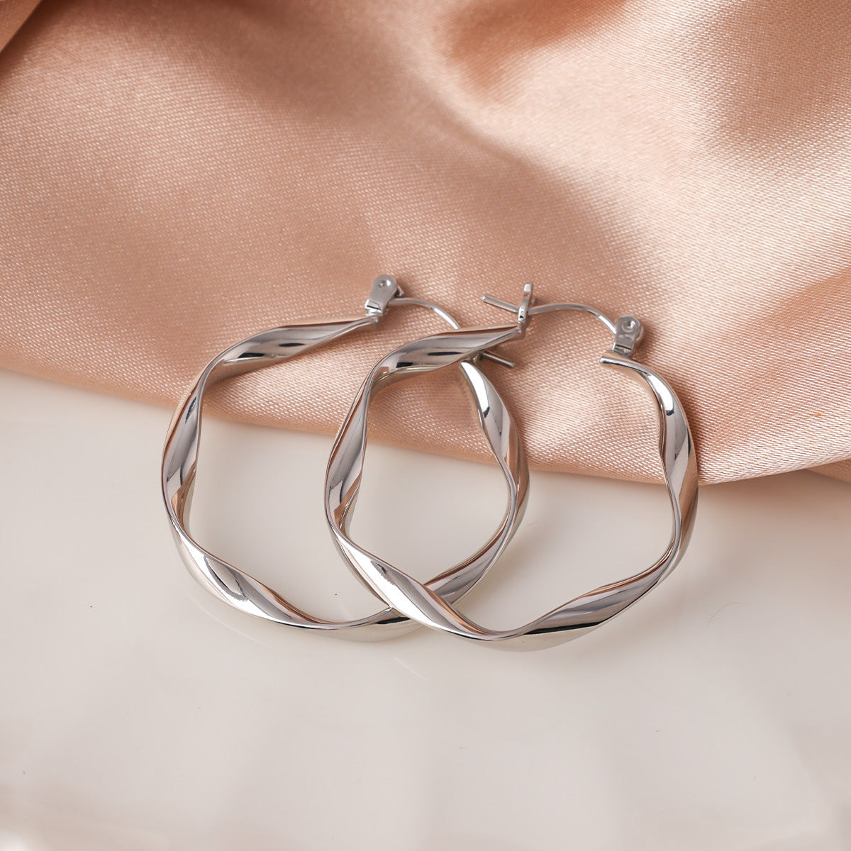 Gold Circle Earrings For Women With Copper Ear Pins Featuring Exaggerated Style