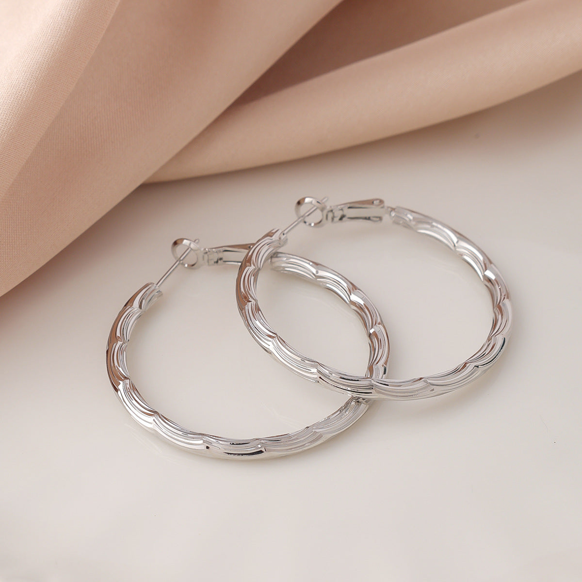 Gold Circle Earrings For Women With Copper Ear Pins Featuring Exaggerated Style