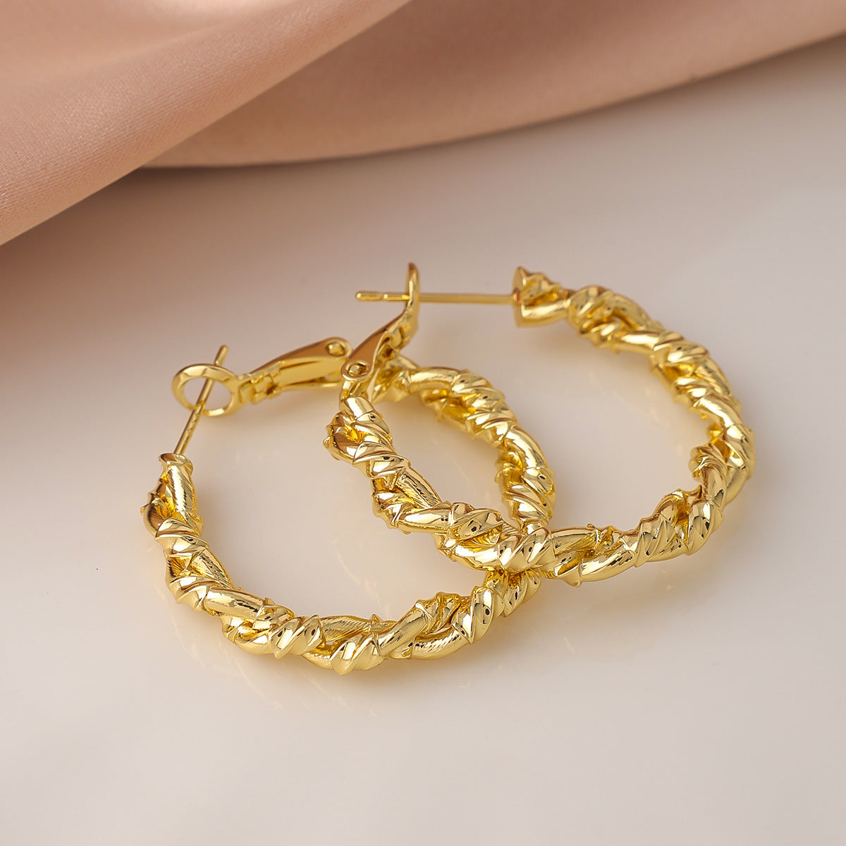 Gold Circle Earrings For Women With Copper Ear Pins Featuring Exaggerated Style