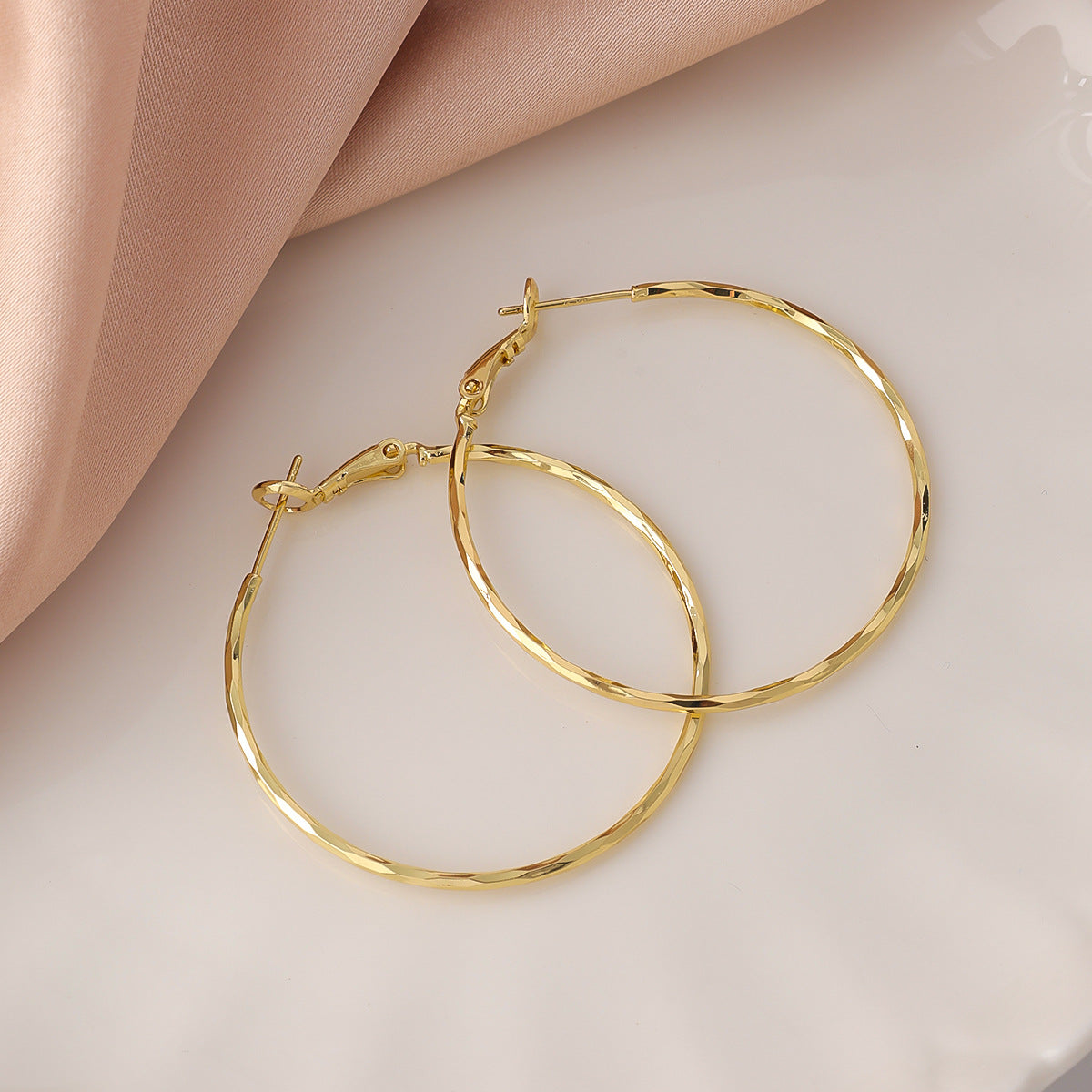 Gold Circle Earrings For Women With Copper Ear Pins Featuring Exaggerated Style